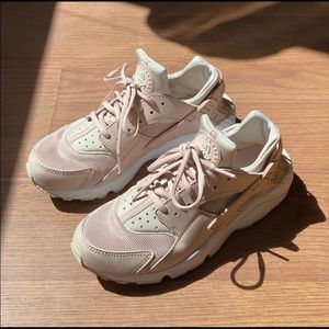 Blush Nike Air Huaraches Size 7.5